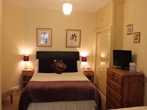Wooded View  En-suite (max 2 adults & 2 children) The Collingdale Guest House