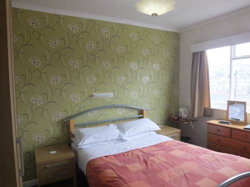 Family-Ensuite-2 Adults & 1 Child - Twin Room Avoncourt Lodge